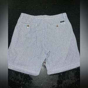 UEC CHAPS SEERSUCKER BLUE WHITE STRIPE FLAT FRONT COTTON SHORTS SZ 34